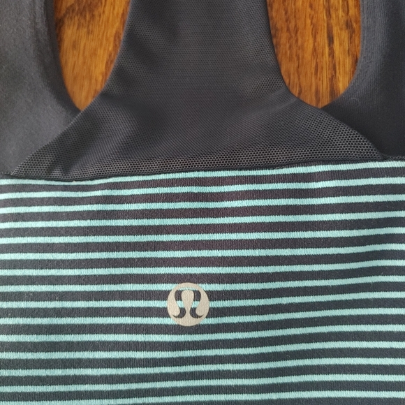 Lululemon Scoop Tank Size 6 - Picture 3 of 6